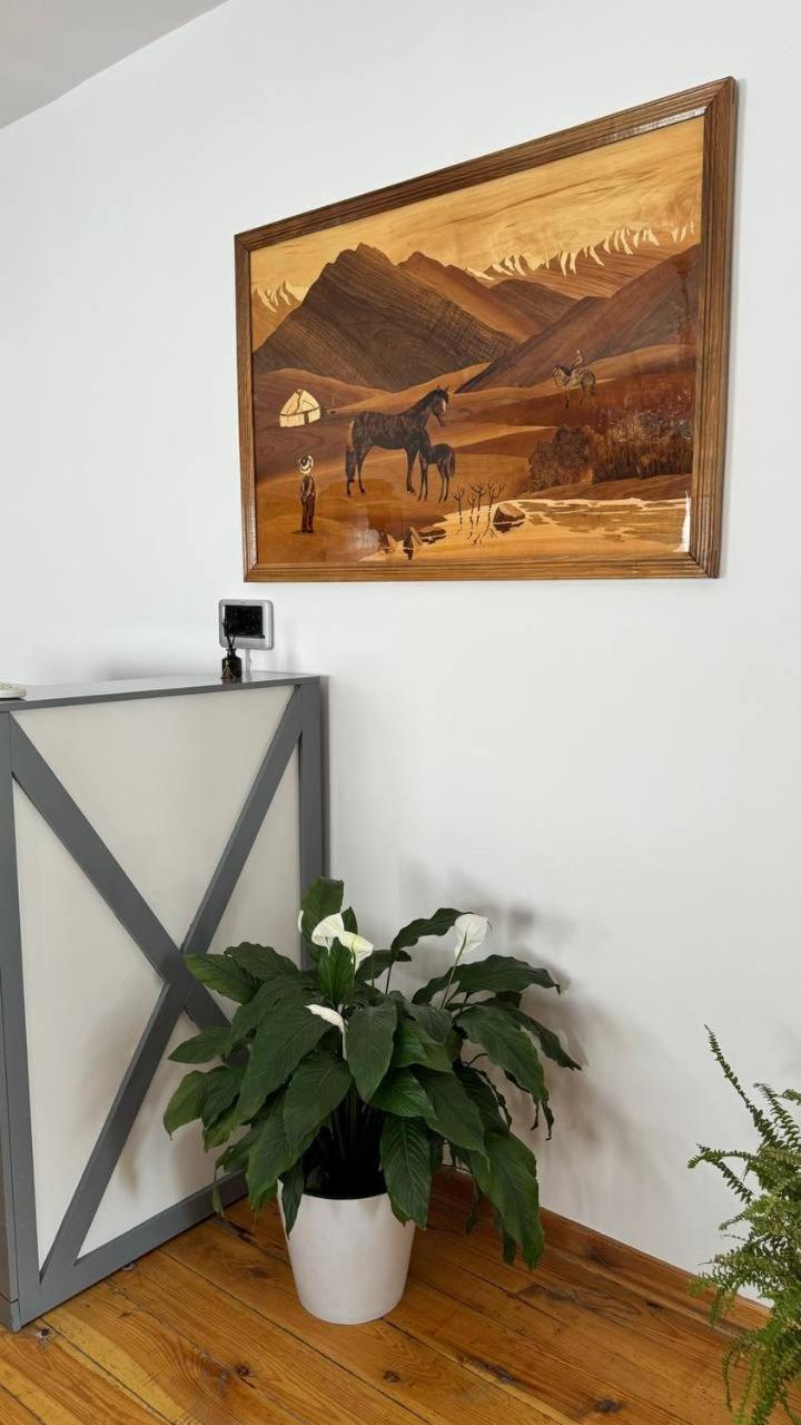 Bed and Breakfast Дом 14 Osh Exterior foto