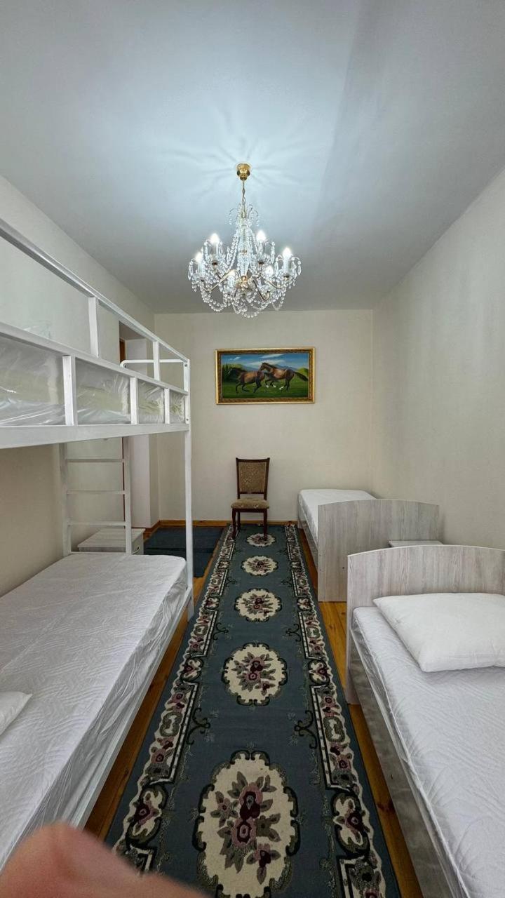Bed and Breakfast Дом 14 Osh Exterior foto