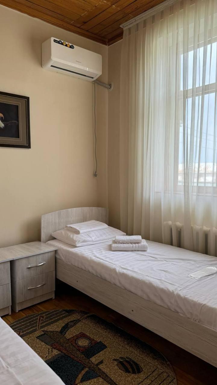 Bed and Breakfast Дом 14 Osh Exterior foto