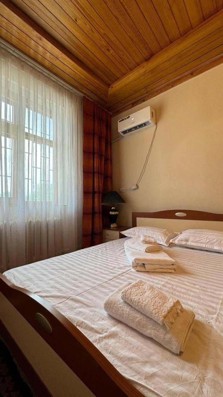 Bed and Breakfast Дом 14 Osh Exterior foto