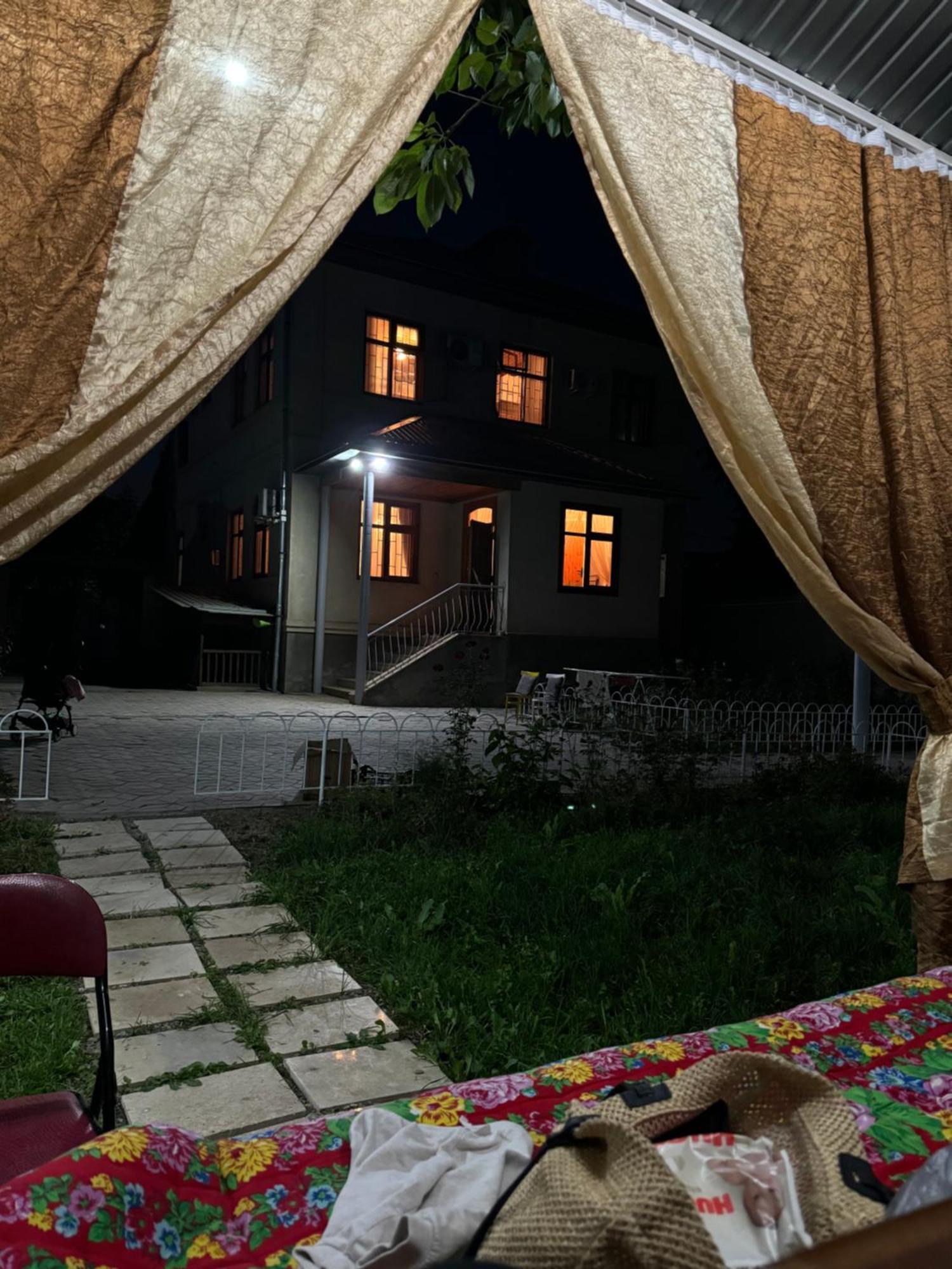 Bed and Breakfast Дом 14 Osh Exterior foto