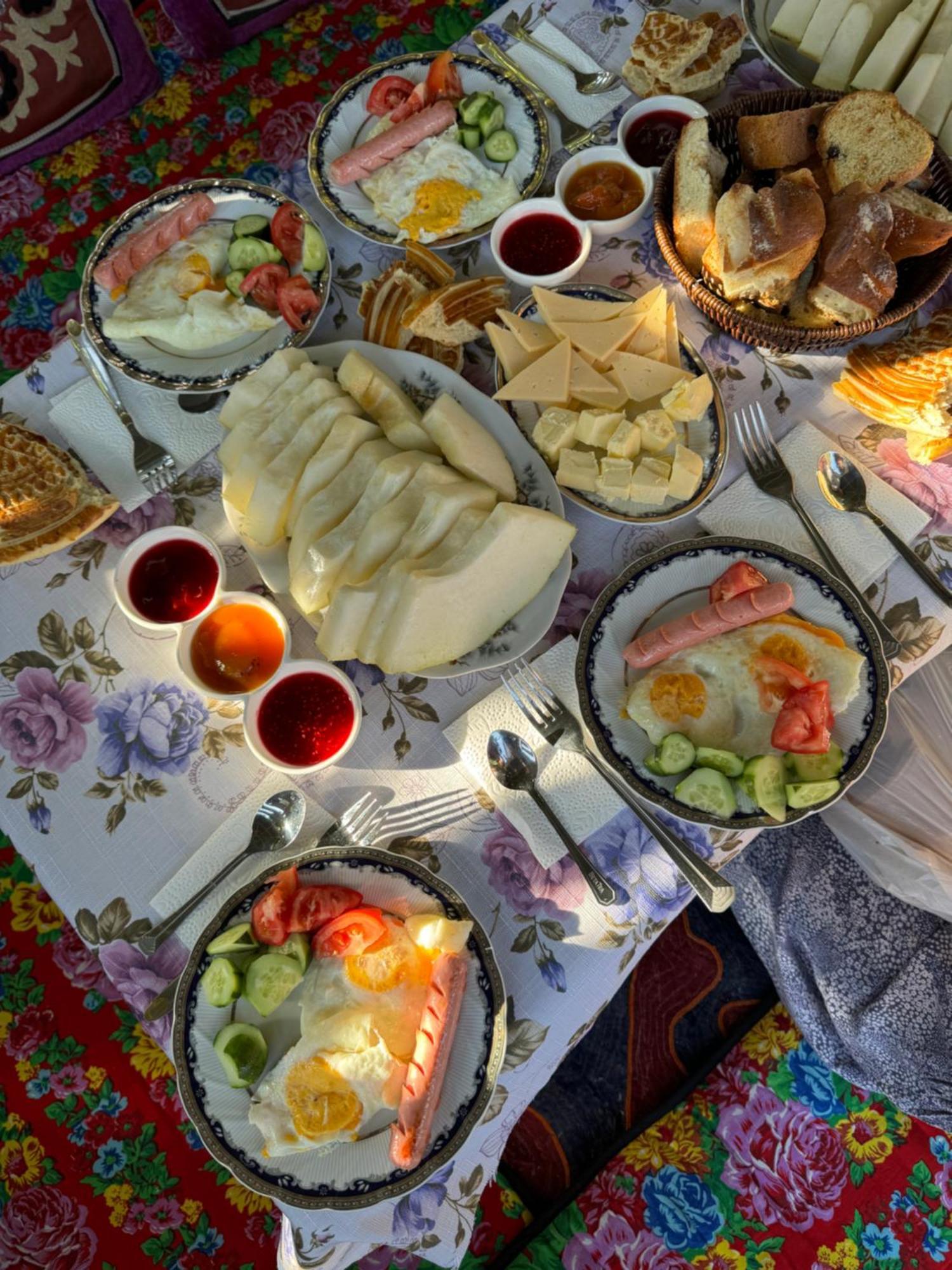Bed and Breakfast Дом 14 Osh Exterior foto