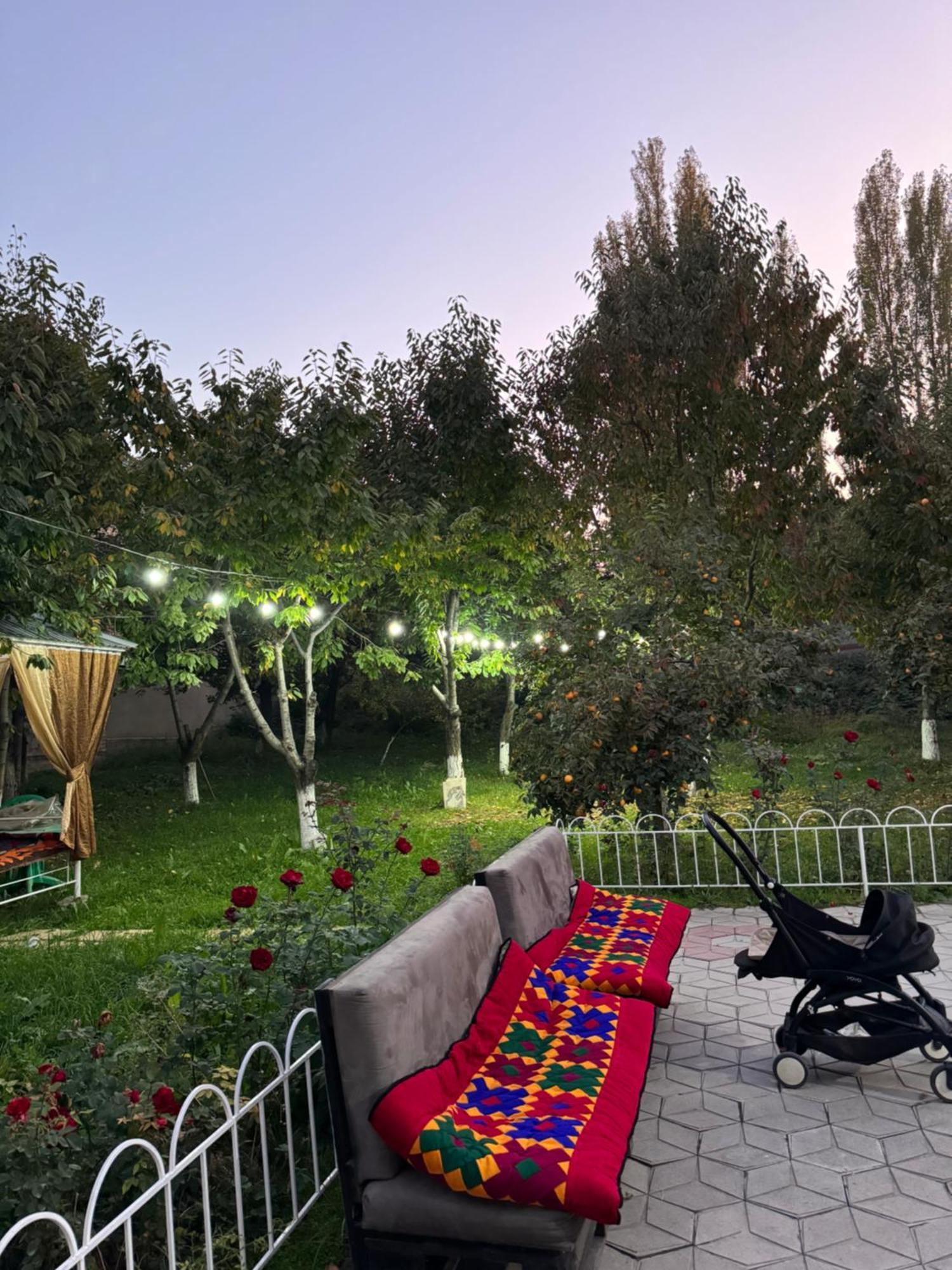 Bed and Breakfast Дом 14 Osh Exterior foto